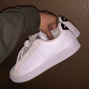 ♡ White adidas shoes ♡